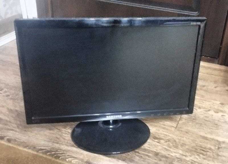 Продаётся рабочий компьютер, подойдёт для учёбы и работы, для игр