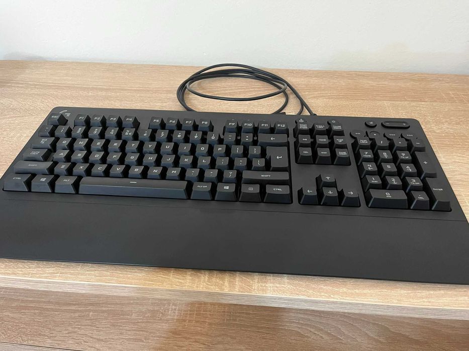 Геймърска клавиатура Logitech G213