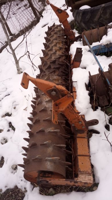 Ax cu suport freza agricola de pământ feraboli