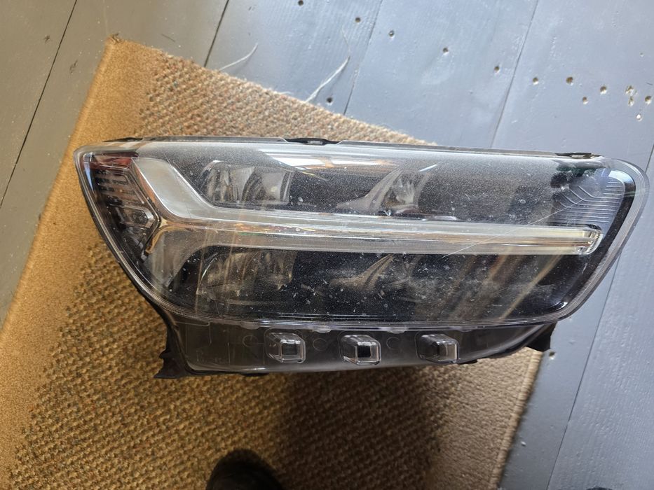 Far dreapta Volvo xc40