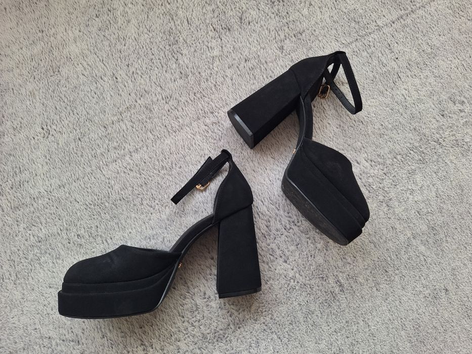 Сандали на висок ток DeeZee номер 38