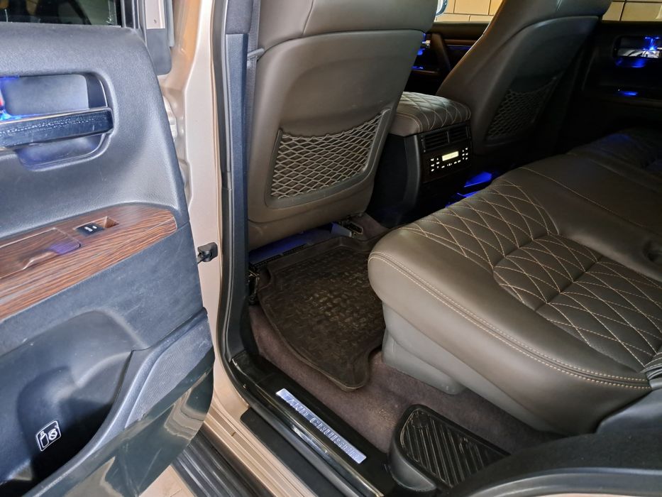 Toyota Land Cruiser 200