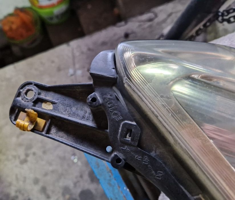 Far Xenon Adaptiv Stanga Opel Vectra C/ Signum