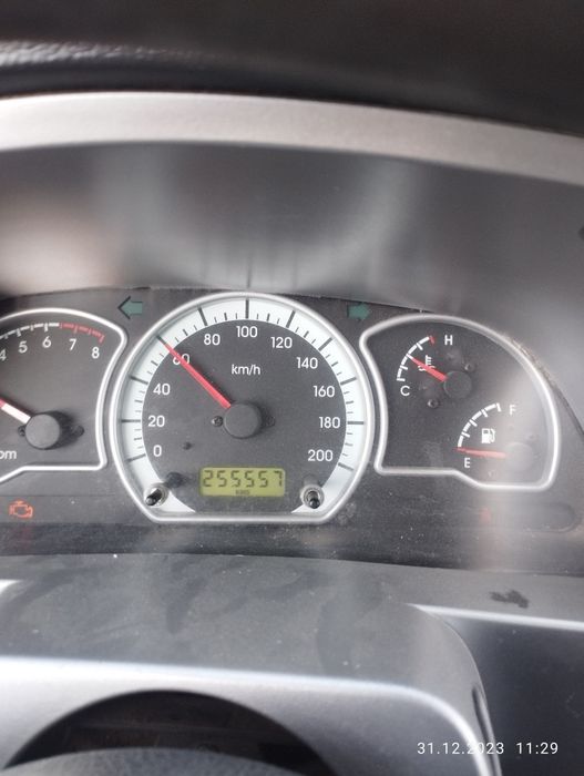 Moshinani xolati yaxshi mator 1,6 
4 ta shinasi yangi quyilgan