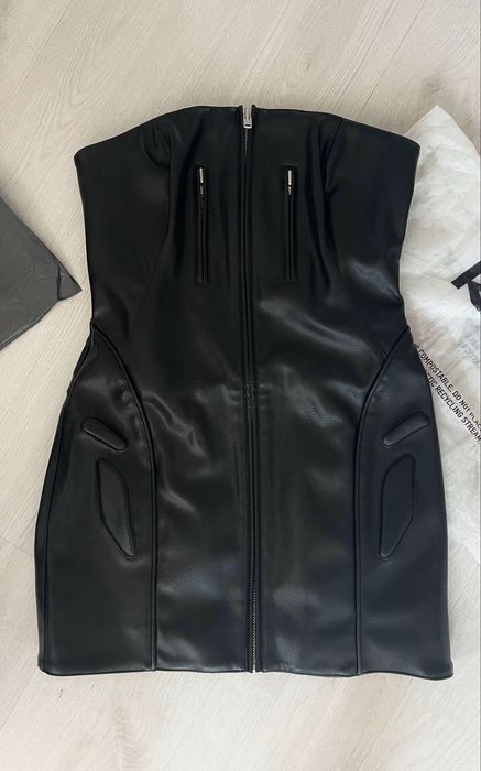 Чисто нова кожена рокля