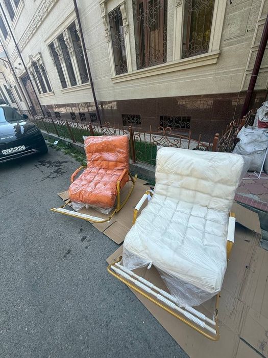 Kreslo Kachalka 
Rangi: oq, seriy, ko’k Va olov rang