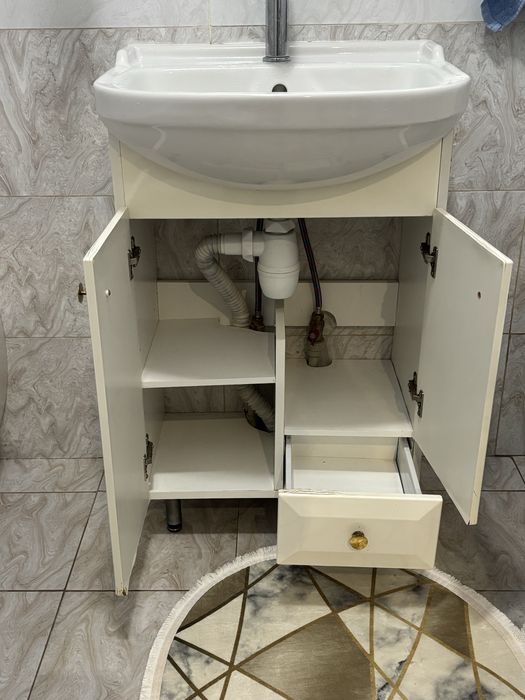 Продам раковину со шкафчиком и зеркалом