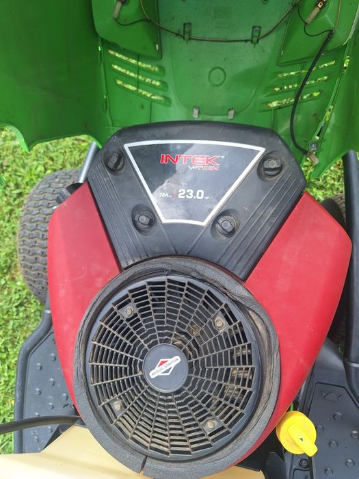 Tractoras iarbă gazon Viking