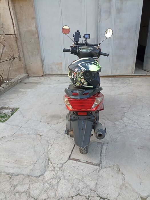 Skuter sotiladi 150cc shot sprafkasi bor 49cc yozilgan