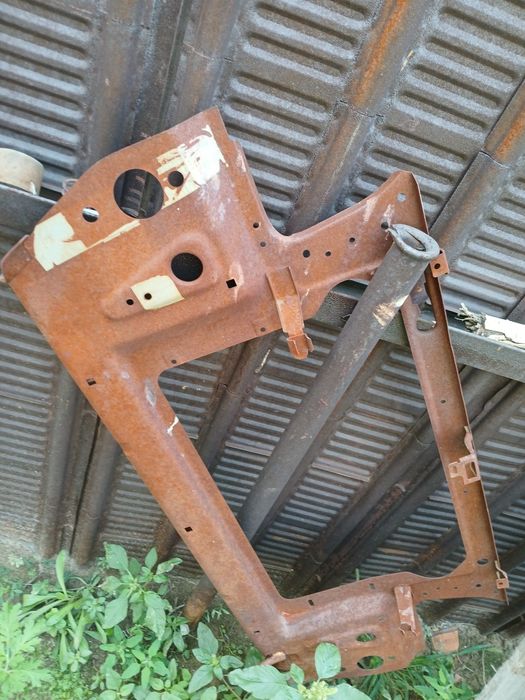 Продам на ниву телевизор и спицу правую