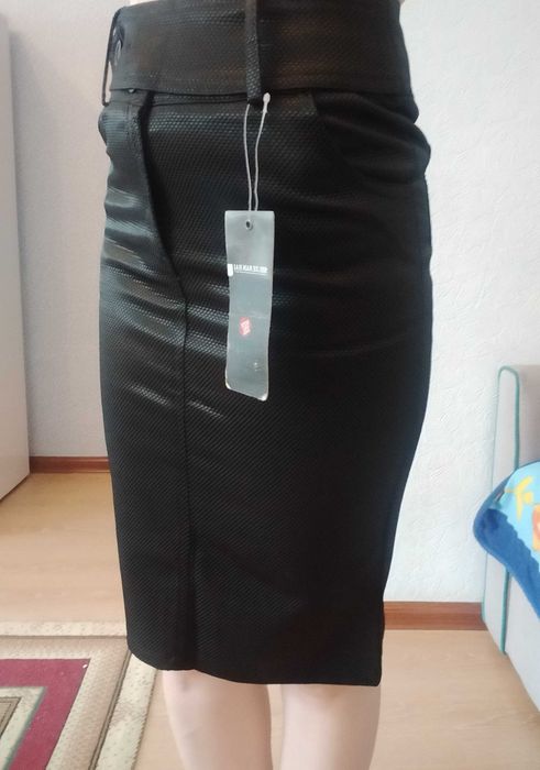 Продам черную юбку классика