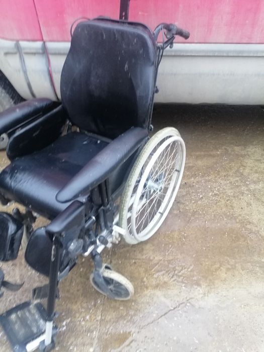 Carucior persoane cu dizabilitati stil fotoliu roti 28.