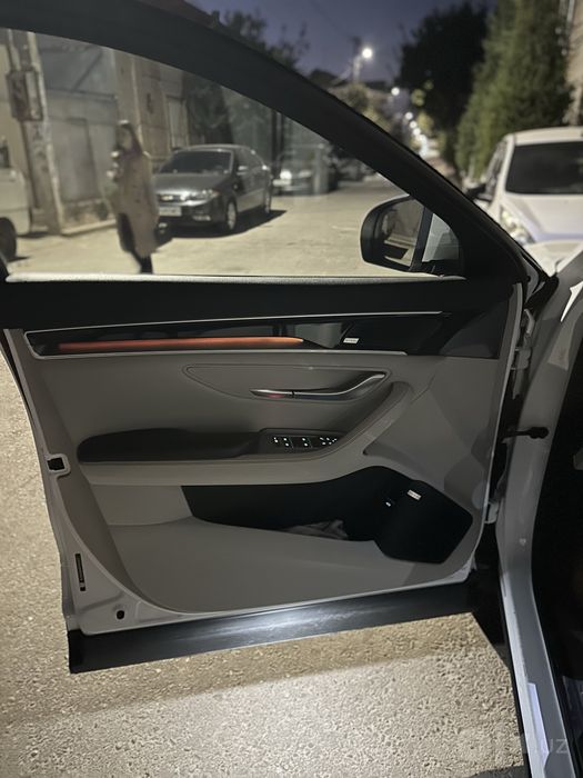 BYD Champion 605 EV