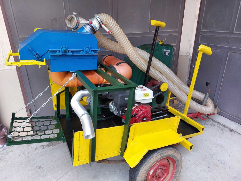 Продавам машина за събиране на лешници монтирана на  авто ремарке..