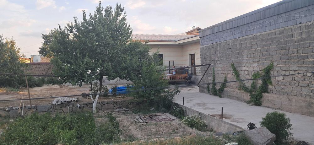 Уй сотилади шахарда
