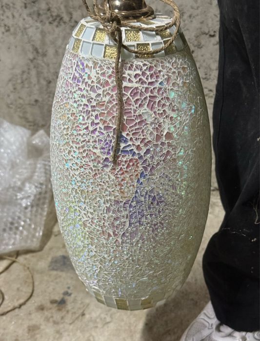 Продам люстру с тремя плафонами новая