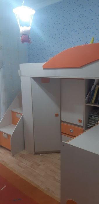 Продам кровать со шкафами для детской