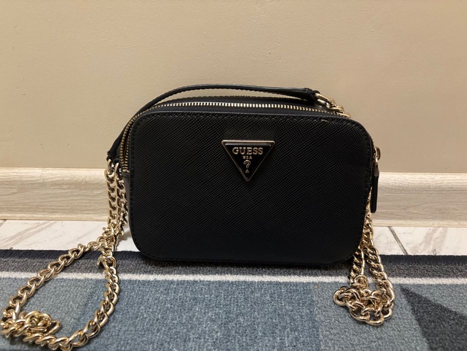 Дамска чанта Guess