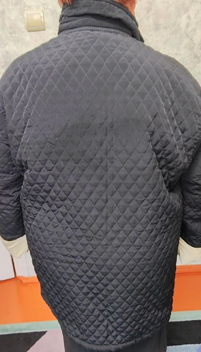 Продам куртку  черную