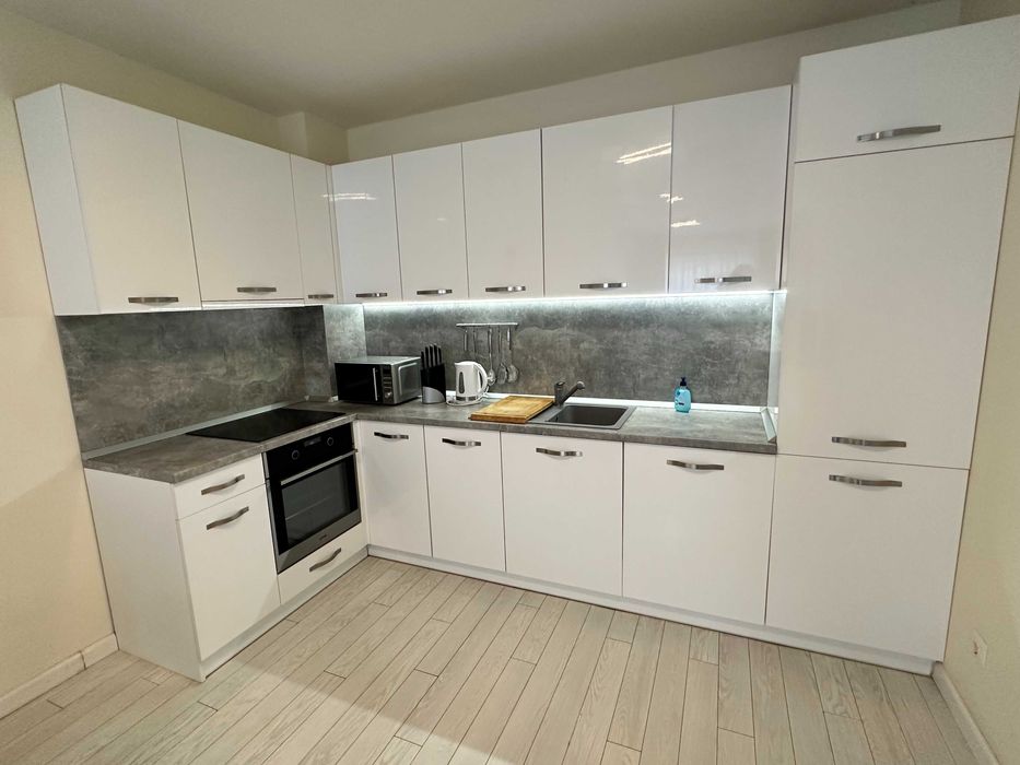 Дава се под наем Двустаен апартамент в Варна, Гръцка махала - 75 кв.м за 900 € - Снимка #3