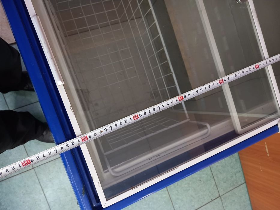 Продается витринный морозильник