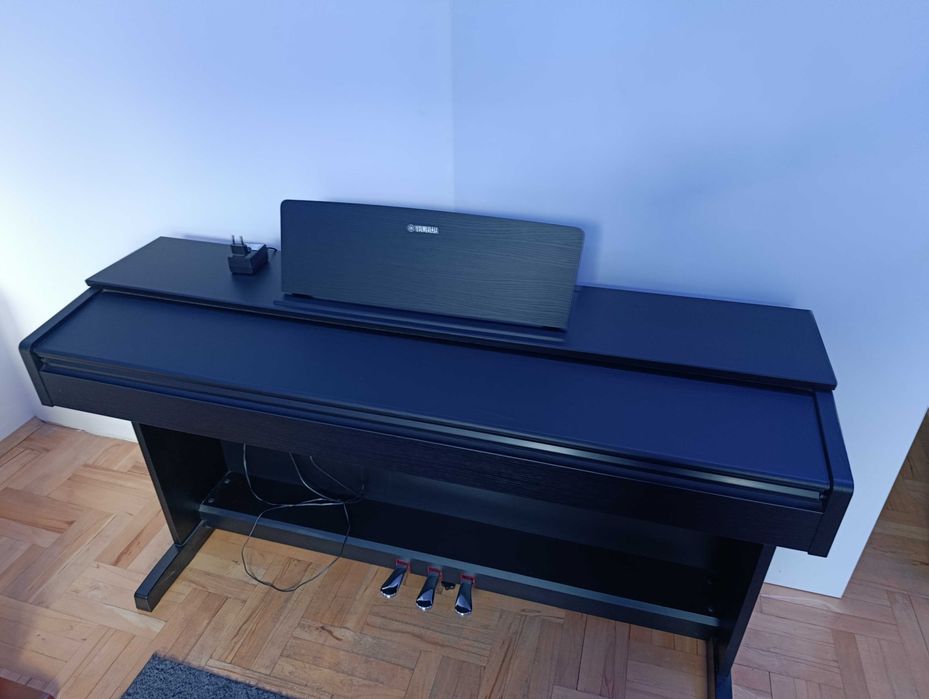 Продавам пиано Yamaha ARIUS YPD-145B