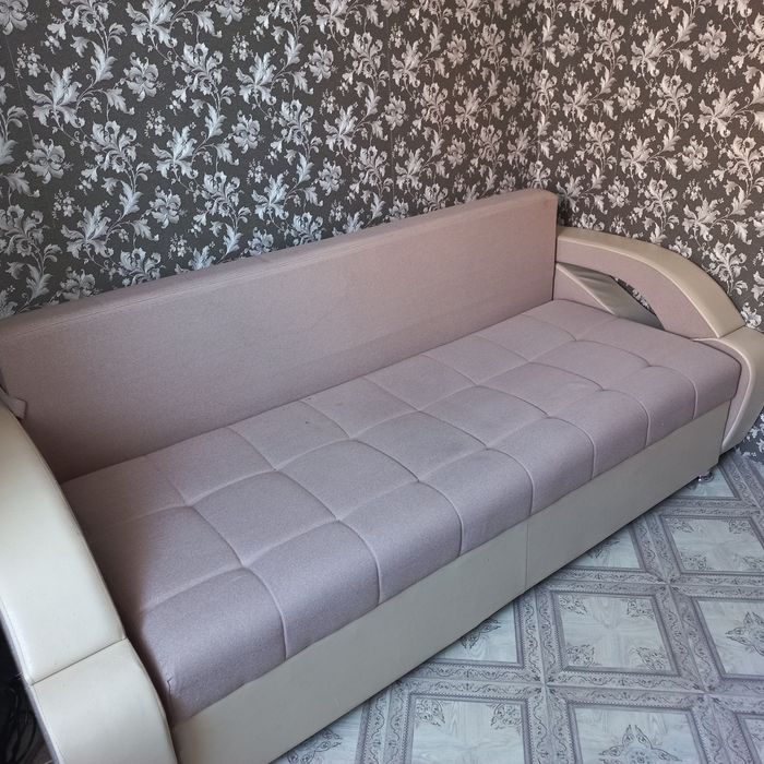 Срочно Продам диван.Торг.