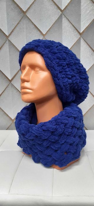 Ръчно плетен шал от мека прежда