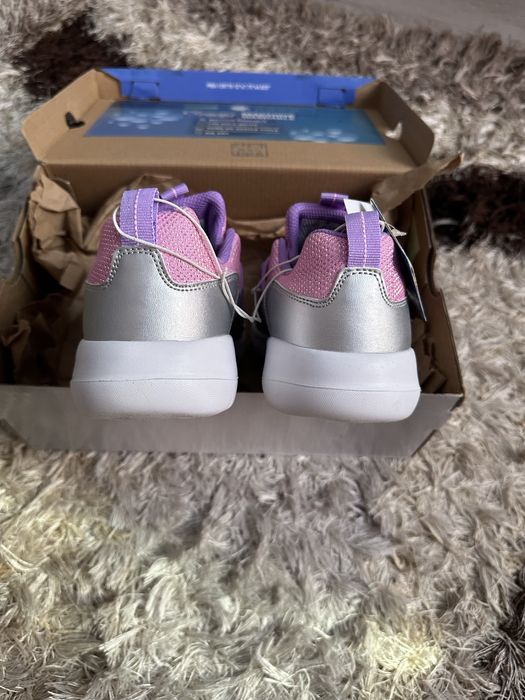 Оригинал новые кроссовки Skechers на девочку 36-37
