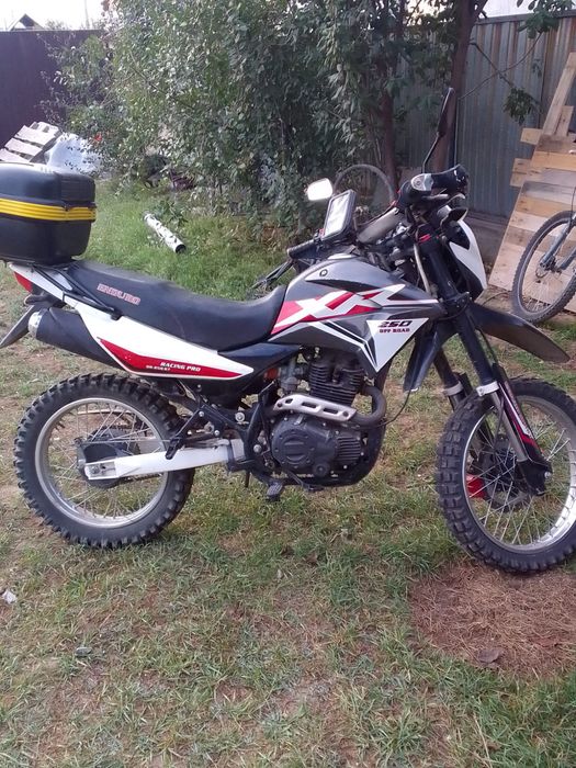 Продам эндуро китаец 250 кубов.