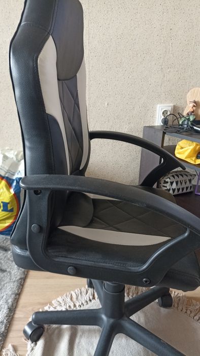 Детски въртящ се стол