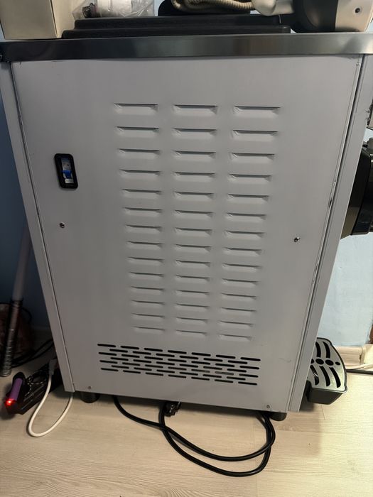 Maina de facut inghetata comerciala