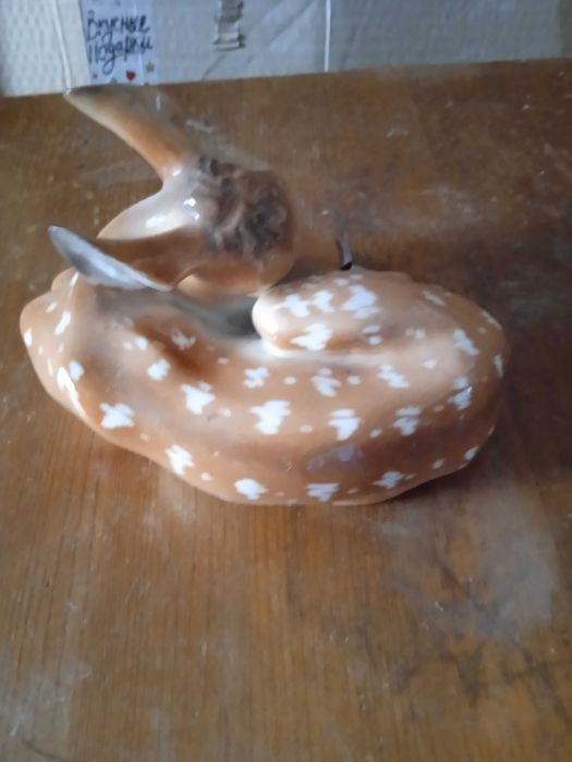 Продам статуэтку фарфоровую