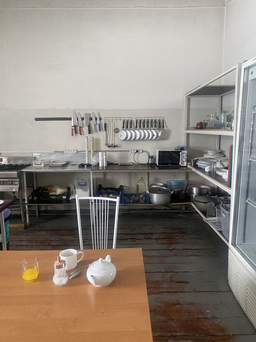 Кафе в центре города с летней площадкой