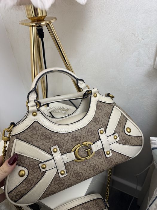 Дамска чанта Guess