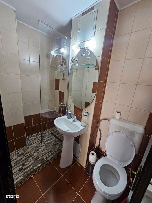 Apartament cu 3 camere de închiriat în Curtea de Argeș.