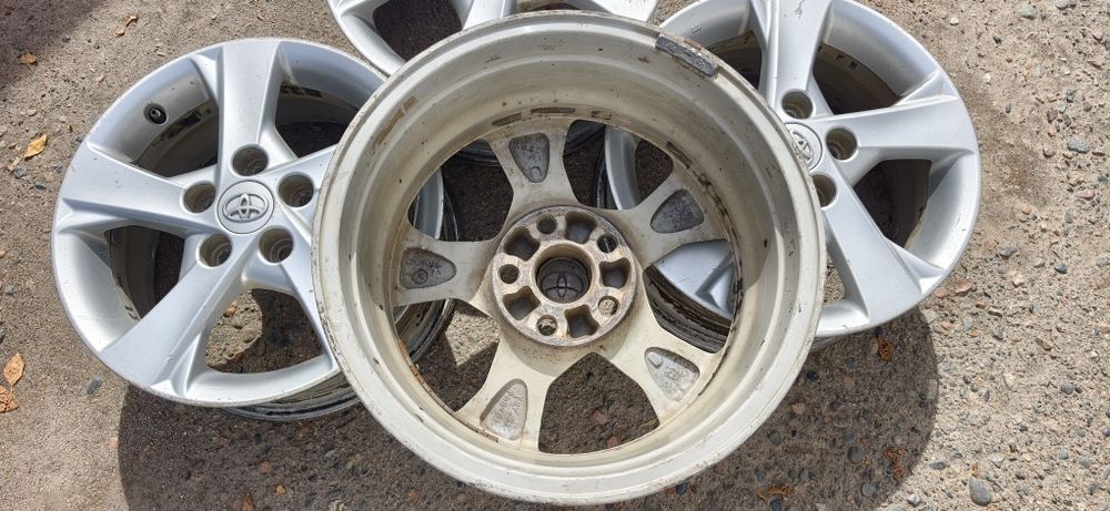 Комплект оригинальных дисков R16. Toyota. Corolla