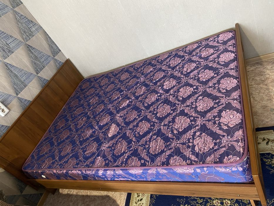 Двуспальная кровать