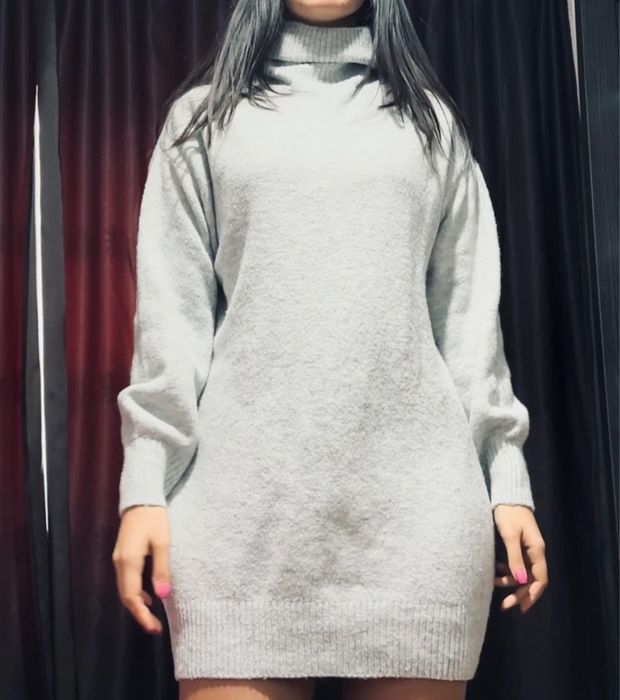 Rochie gri cu gât inalt