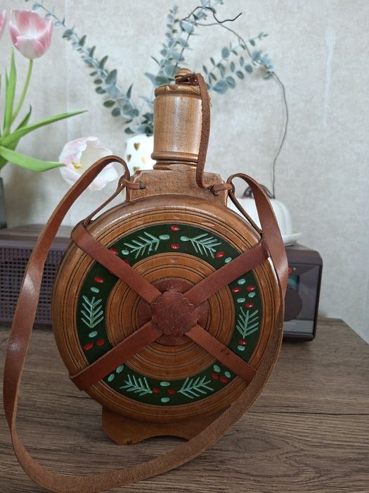 Plosca veche din lemn, cu interior din sticla. Noua!