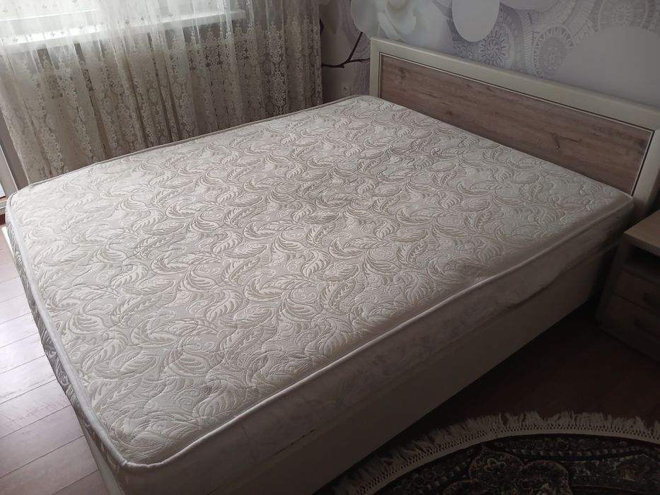 Продам  б/у матрас