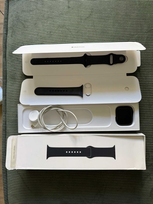 Apple Watch Series 8 45mm GPS Midnight, cutie și 3 curele