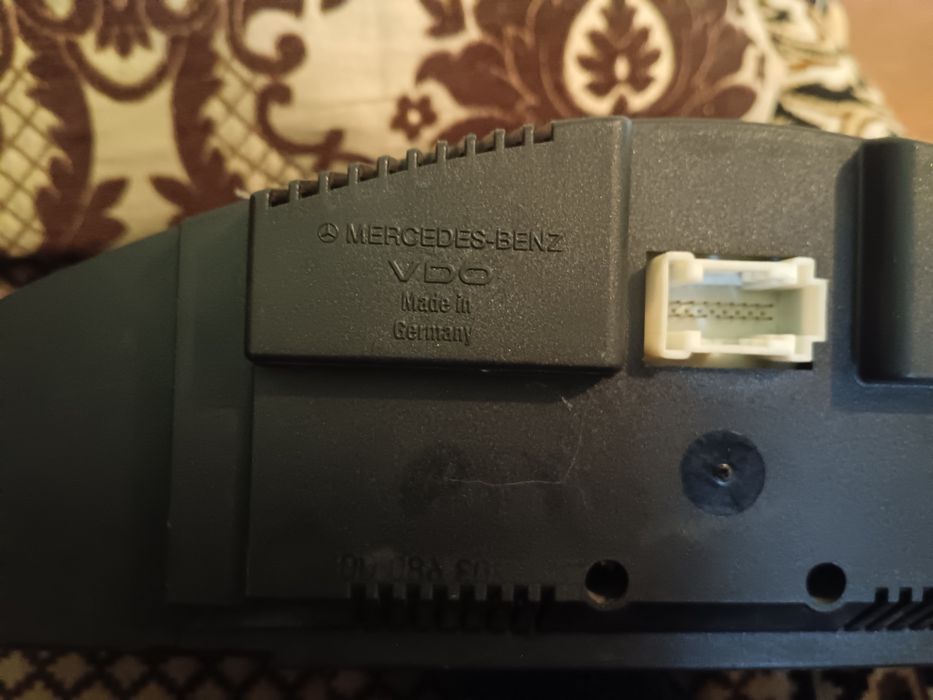 Продам щиток приборов Мерседес C 200