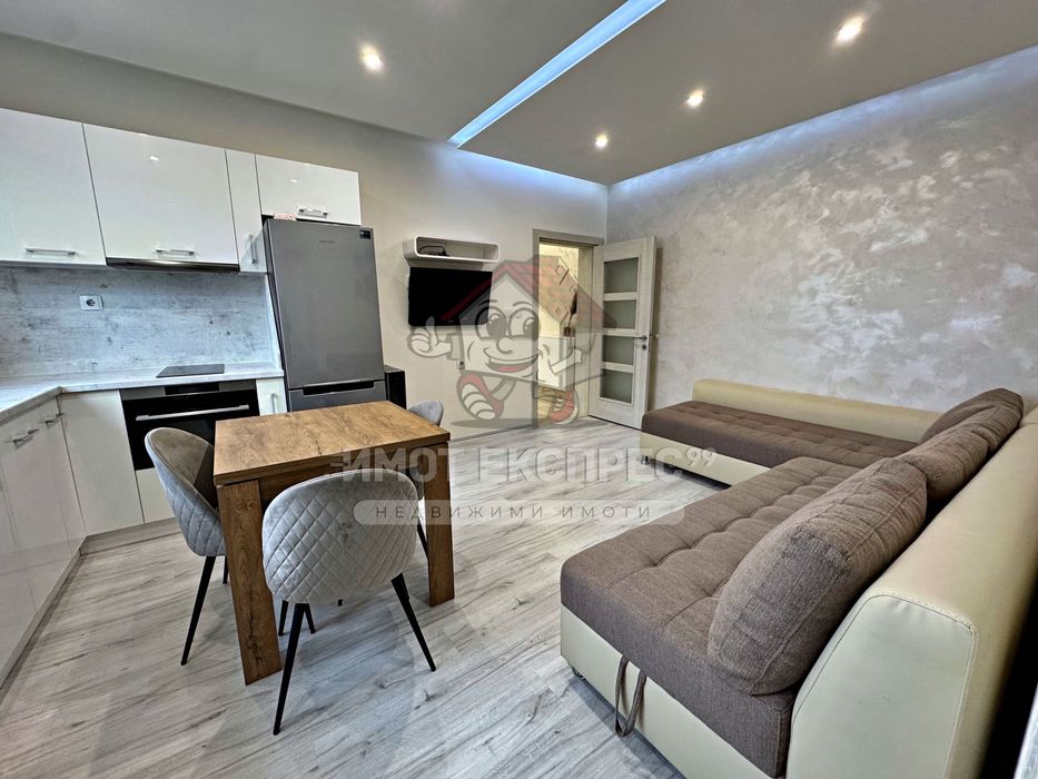 Тристаен обзаведен апартамент, под наем, за първи наематели, до гарата