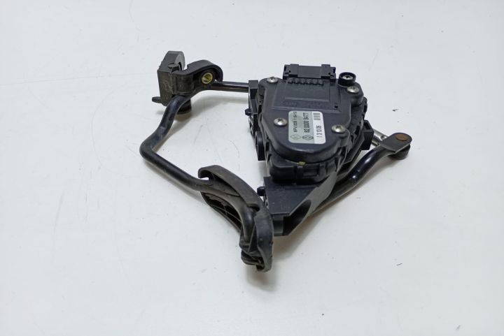 Pedala acceleratie 820008477 Renault Trafic a 2-a generatie