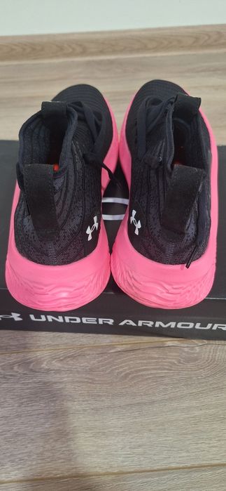 UNDER ARMOUR маратонки