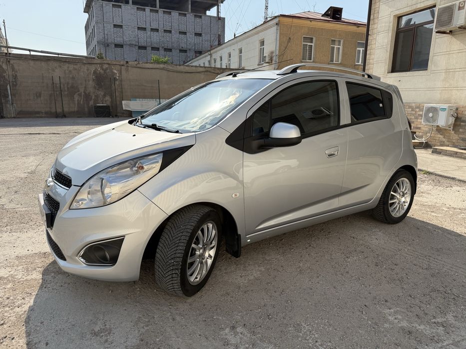 Продаю свой Серебристый Chevrolet Spark 1.25 (4-позиция) 2020 г.