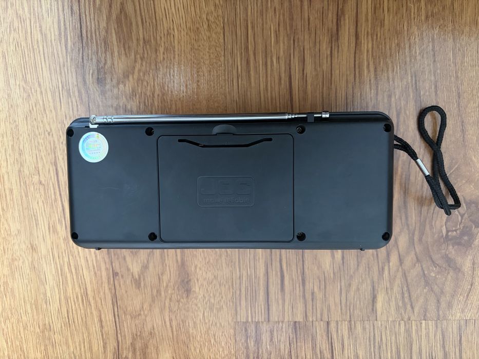 Радио, работи с  Bluetooth