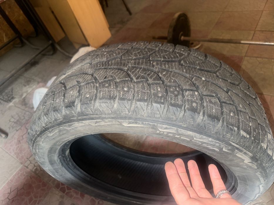 Продаются зимние шины R19