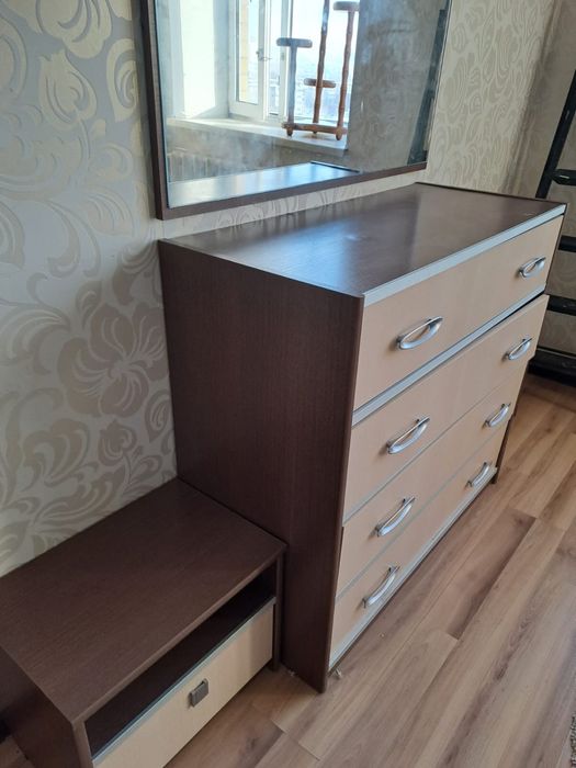 Продам спальный гарнитур